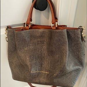 Dooney & Bourke hand bag